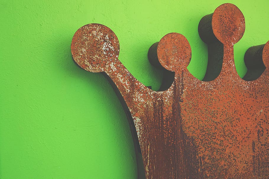 Brown Crown Illustration, iron, rust, green color, wall - building feature HD wallpaper
