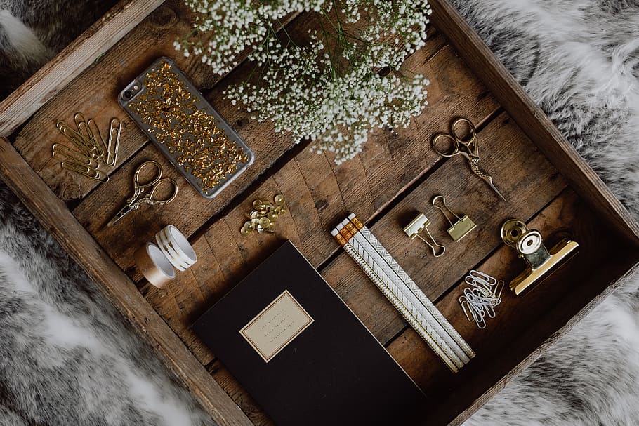 Office accessories on an old wooden tray, flatlay, accesories, HD wallpaper