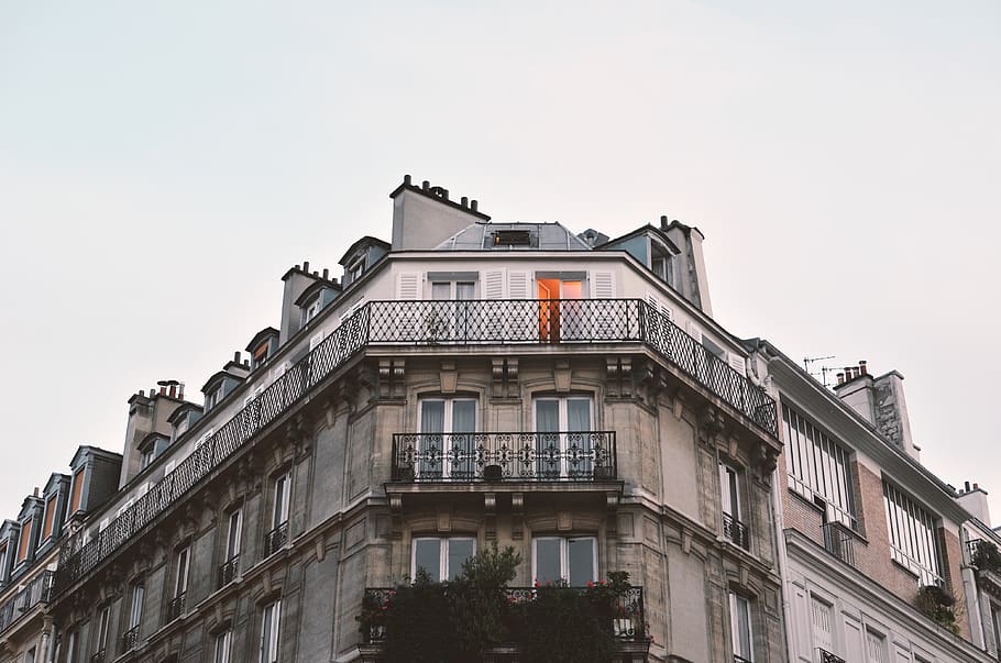 brown concrete building, street, paris, light, window, corner HD wallpaper