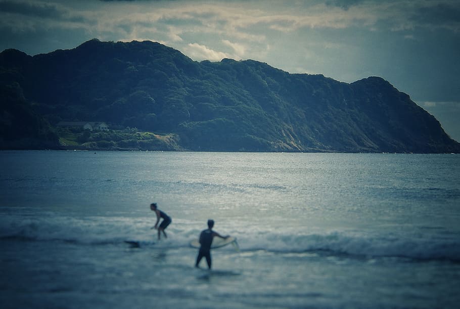 beach, surfer, coast, sea, mountain, water, sky, beauty in nature HD wallpaper