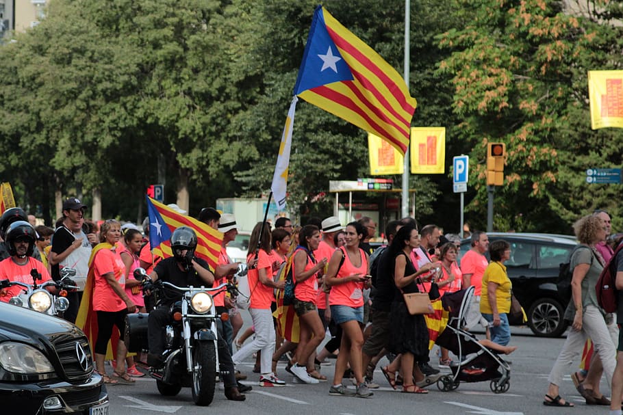 spain, barcelona, crowd, group of people, flag, real people HD wallpaper