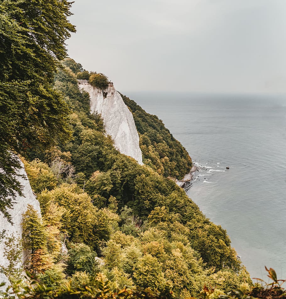 Photography of Landscape, beach, cliff, coast, daylight, high angle shot HD wallpaper