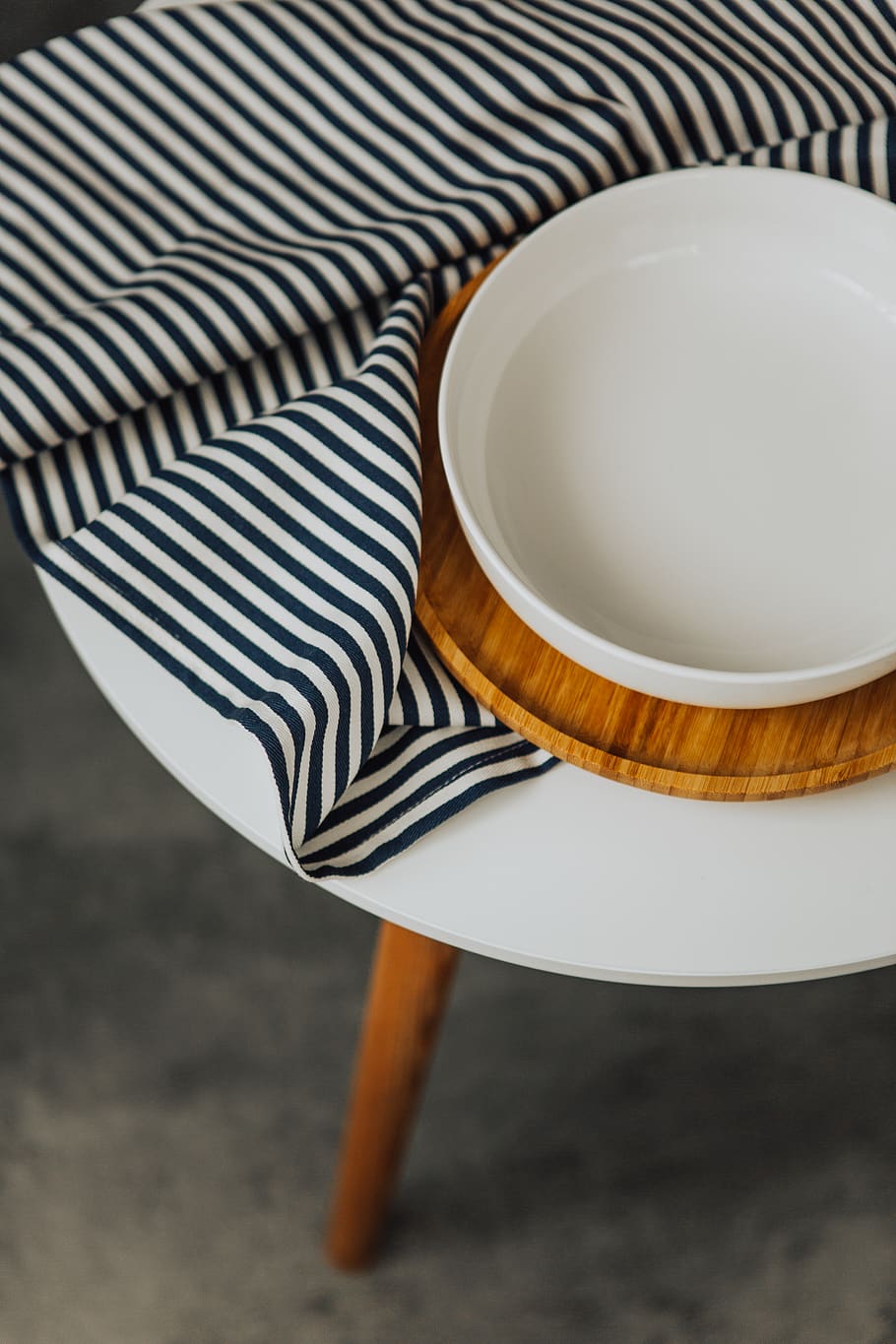 round white plastic tray, saucer, pottery, porcelain, art, bowl HD wallpaper