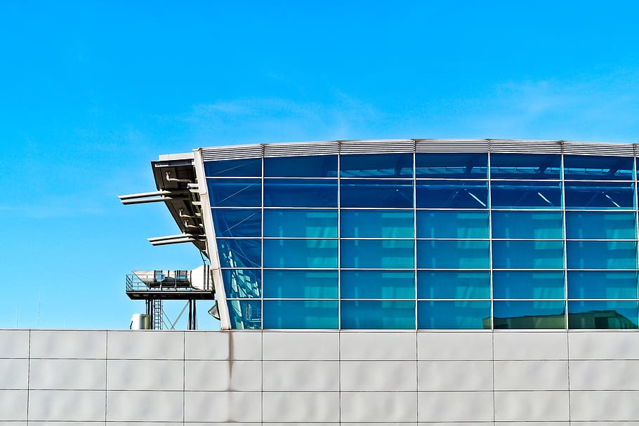 Low Angle View of Built Structure Against Blue Sky, architecture HD wallpaper