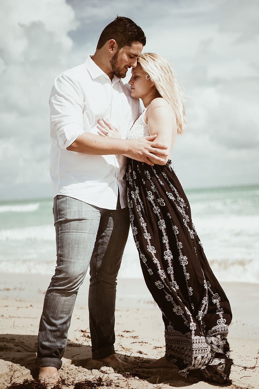 couple at the beach, two people, water, standing, young adult HD wallpaper