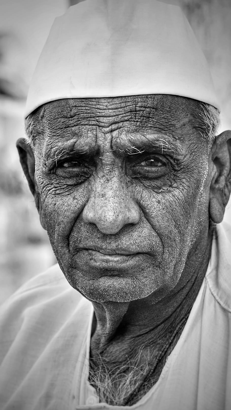 man wearing kifeye, portrait, headshot, senior adult, one person HD wallpaper