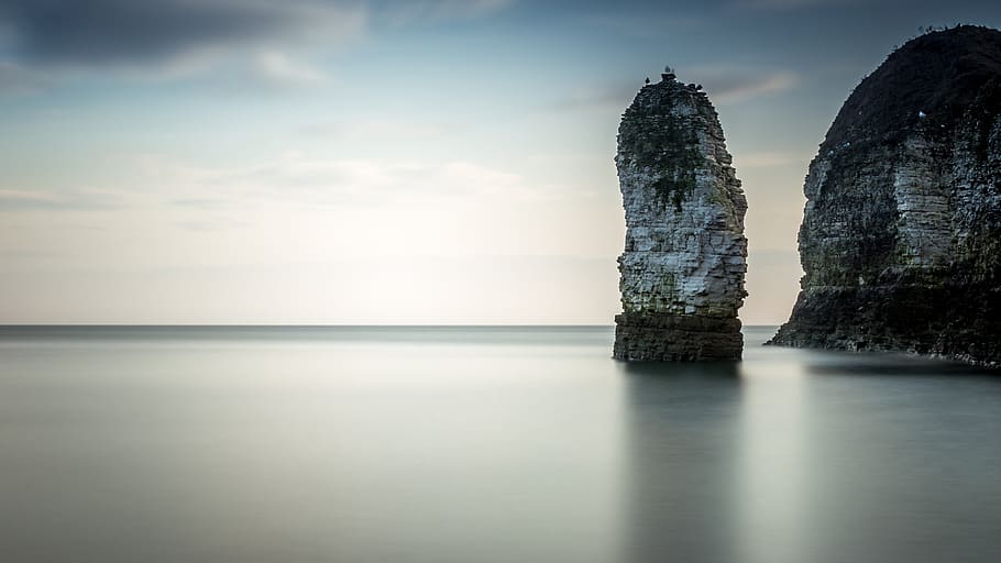 Gray Rock Formation, bay, beach, cliff, clouds, dawn, day, england HD wallpaper