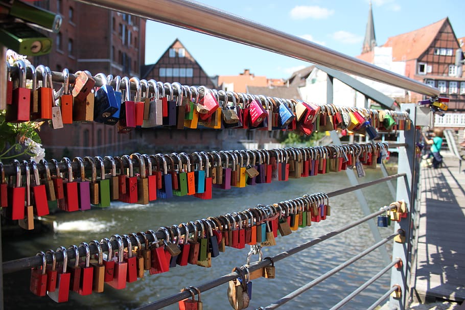 bridge railing, castles, padlocks, connectedness, love, romantic HD wallpaper