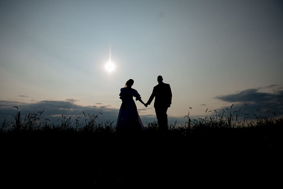 Silhouette of Man and Woman Holding Hands, backlit, clouds, couple HD wallpaper