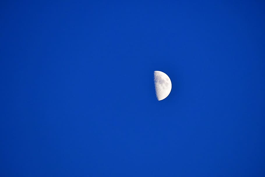 half moon on blue sky, nature, outdoors, universe, night, outer space HD wallpaper