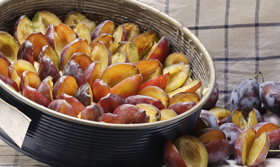 plum cake, springform pan, preparation, plums, dough, cake mix HD wallpaper