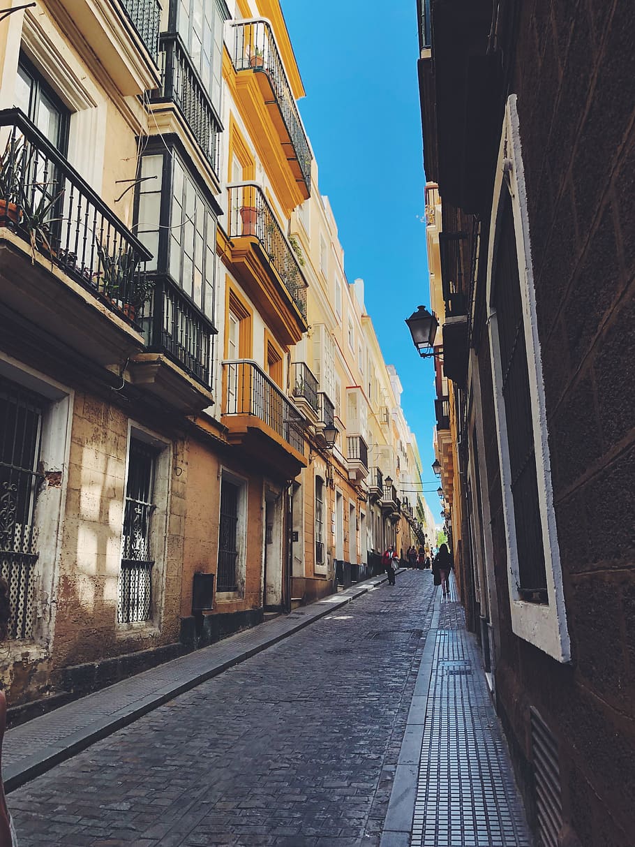 narrow pathway between concrete buildings, walkway, sidewalk HD wallpaper