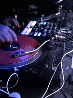 DJ playing on turntable, human, person, computer, keyboard, hardware HD wallpaper