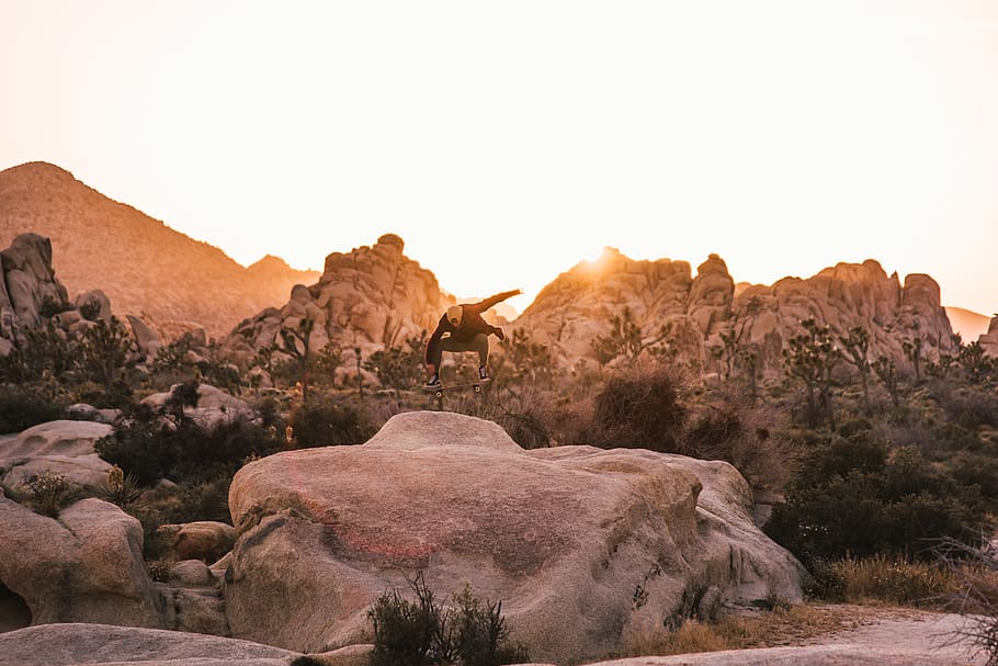 nature, outdoors, mesa, mountain, sunset, joshua tree, skateboard HD wallpaper