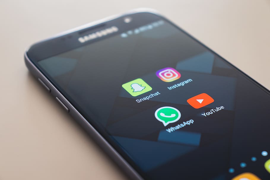 close up photo of black Samsung Galaxy smartphone, communication