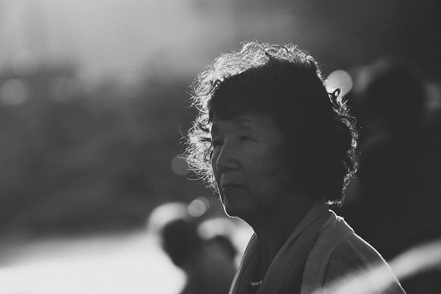 grayscale, headshot, portrait, one person, side view, focus on foreground HD wallpaper