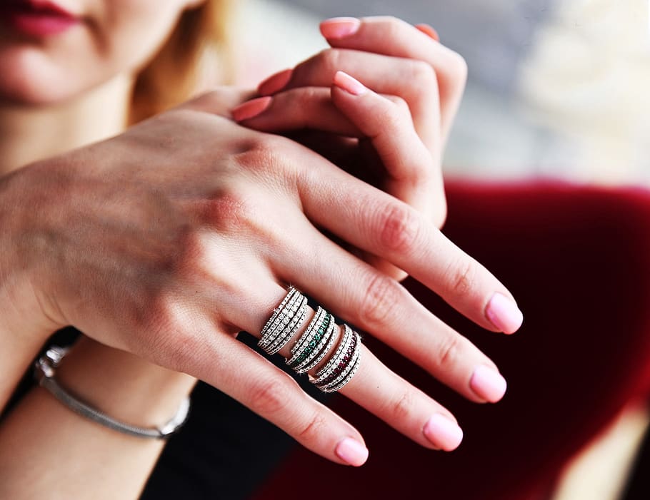 diamond, ring, jewel, hand, emerald, ruby, red stone, green stone HD wallpaper