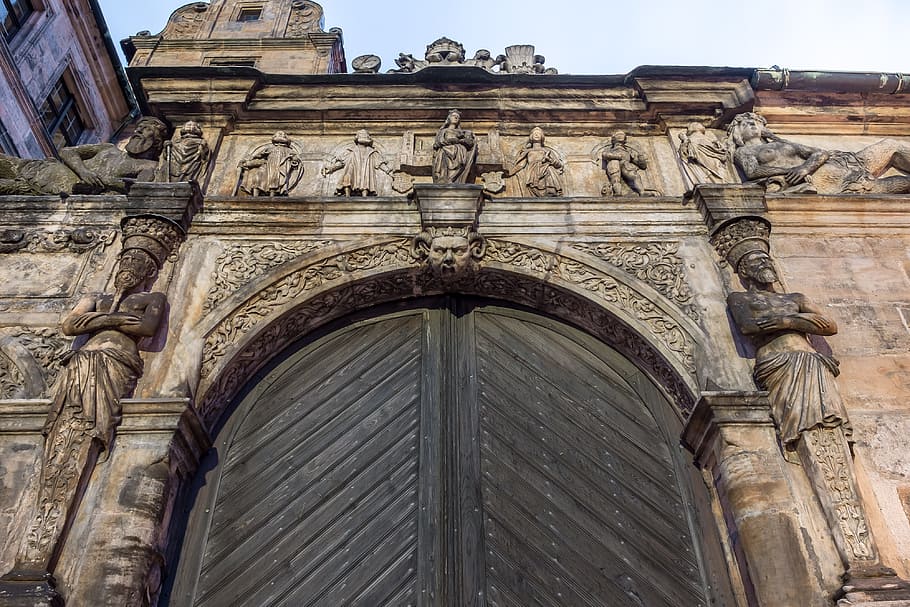 sculptures on medieval gates, ancient, antique, architecture HD wallpaper