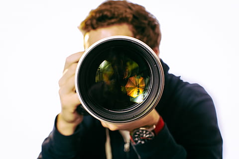 man wearing black jacket using black DSLR camera, human, person HD wallpaper