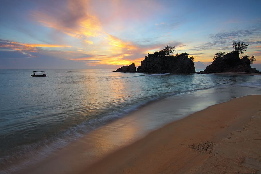 Seashore on Golden Hour Photographyt, beach, boat, dawn, evening HD wallpaper