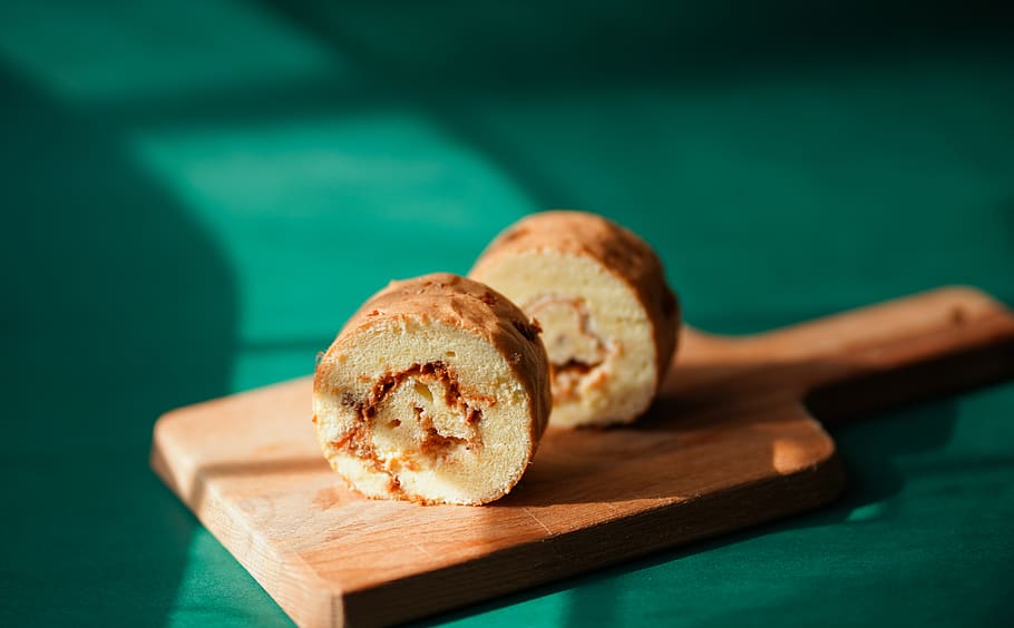 Sliced Breads on Chopping Board, blur, blurred background, close-up HD wallpaper