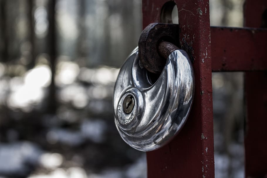 closed, padlock, metal, focus on foreground, close-up, chain HD wallpaper