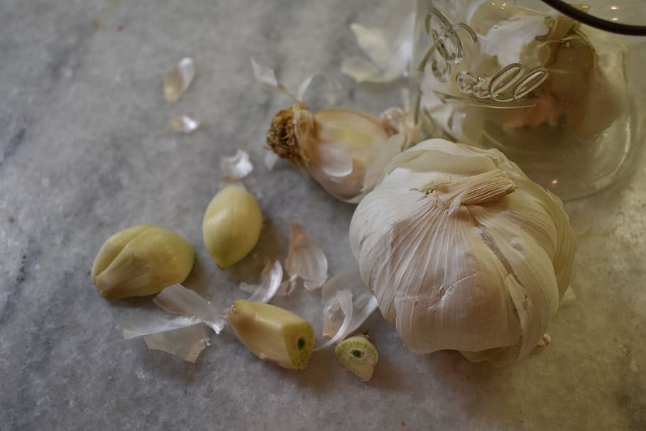 garlic, bulb, cooking, counter, seasoning, fresh, herbs, healthy HD wallpaper