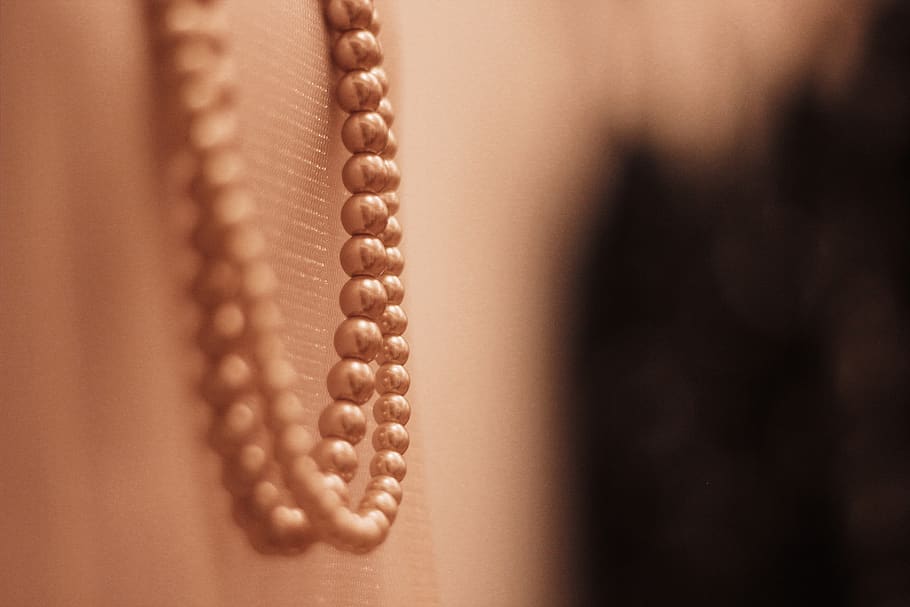 brown beaded necklace, close-up, jewelry, pearl jewelry, luxury HD wallpaper