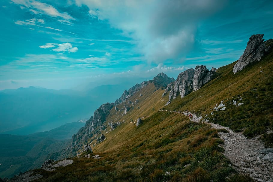 rocky mountain range, ridge, path, trail, sky, blue, cloud, grass HD wallpaper