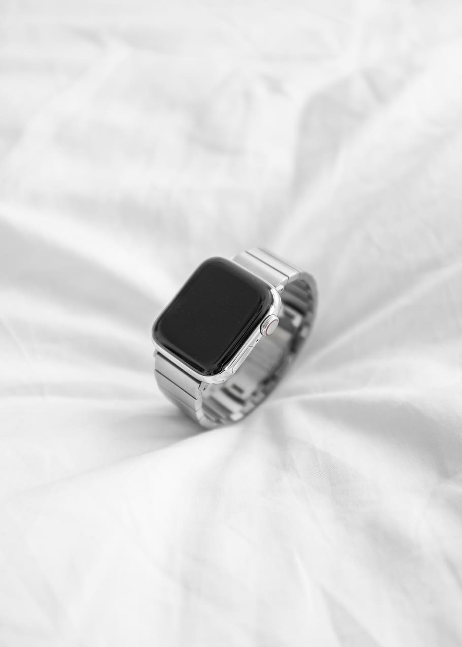 Silver aluminium apple watch