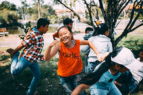 girl running while laughing, people, human, person, cao lãnh HD wallpaper