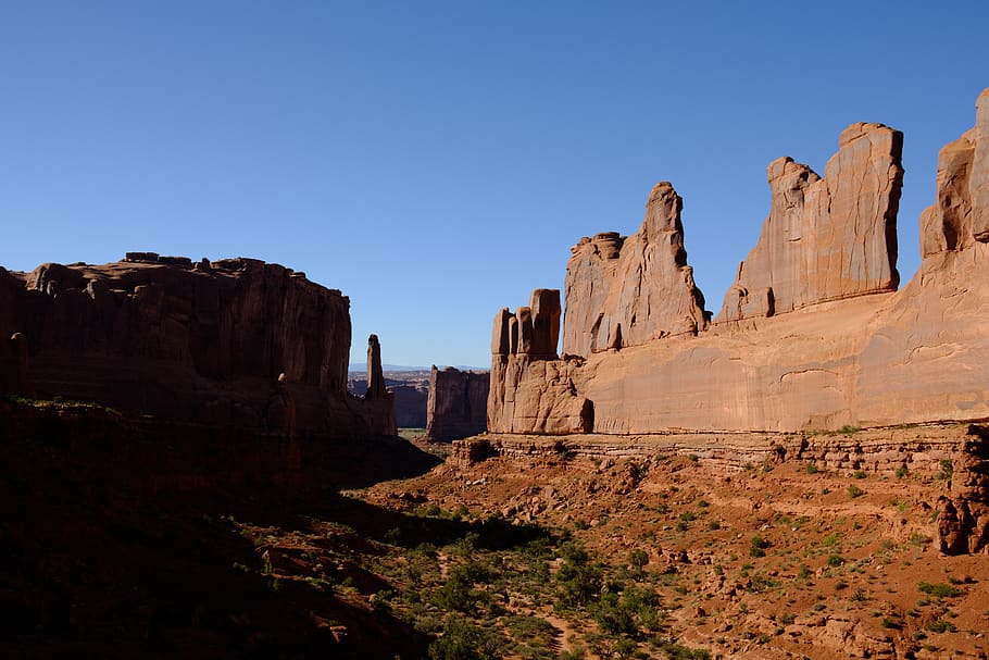 brown rock formation under blue sky, canyon, arches national park HD wallpaper