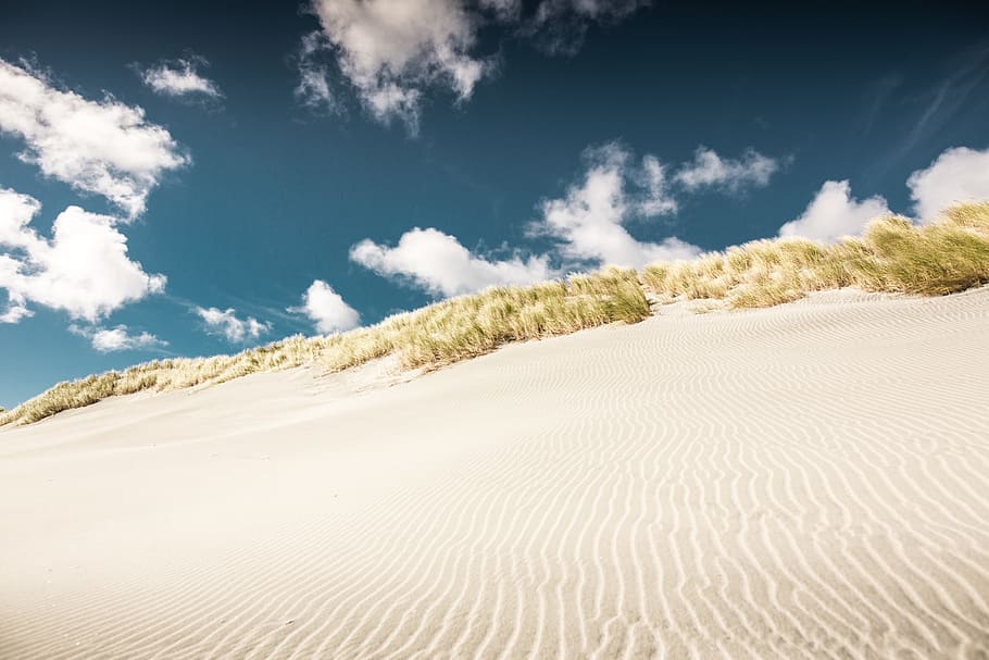 low-angle photography of desert, ridge, dune, cloud, sky, sunlight HD wallpaper