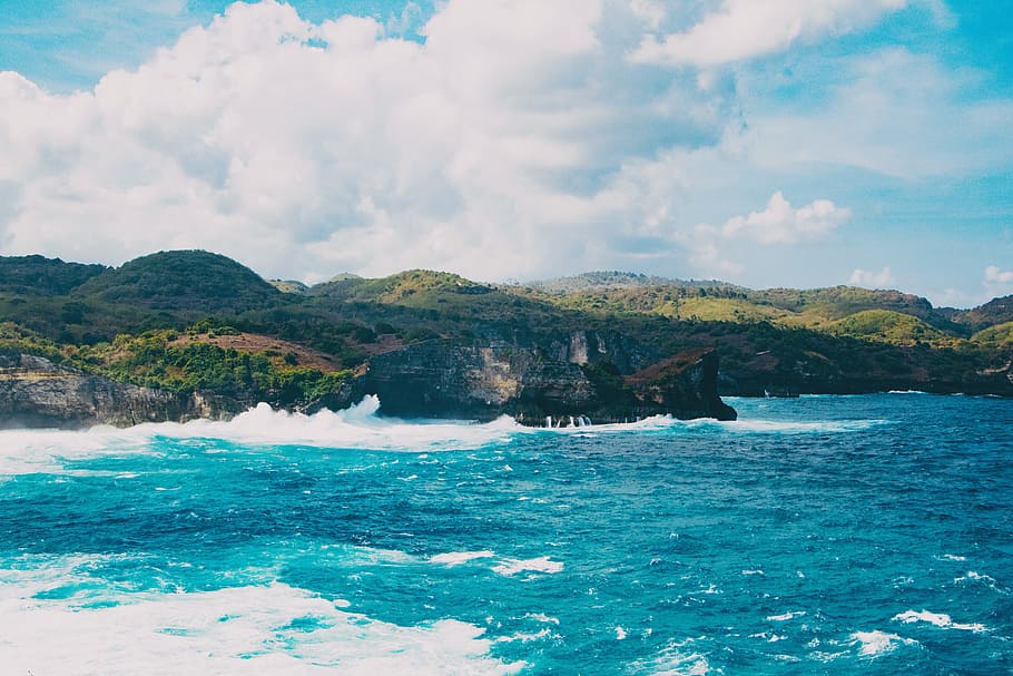 Sea Waves Crashing Against Stone, bay, beach, clouds, daylight HD wallpaper