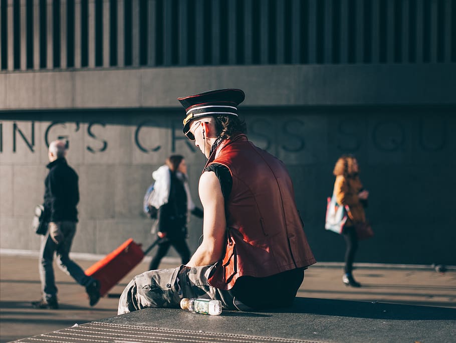 man sitting on pavement, city, real people, architecture, day HD wallpaper