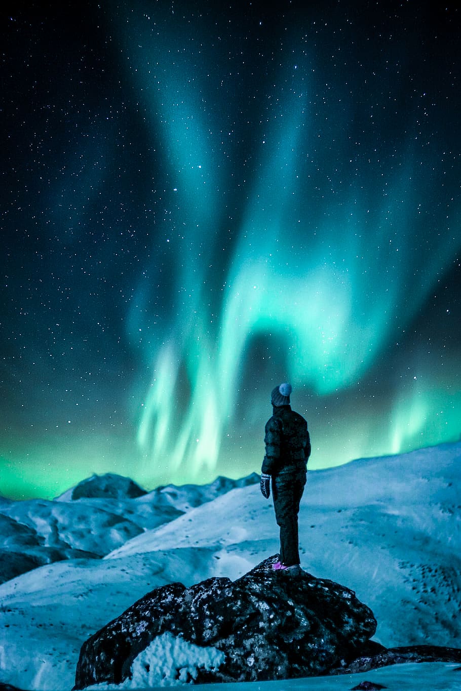 Man Standing Near Snow Field, astrology, astronomy, atmosphere HD wallpaper