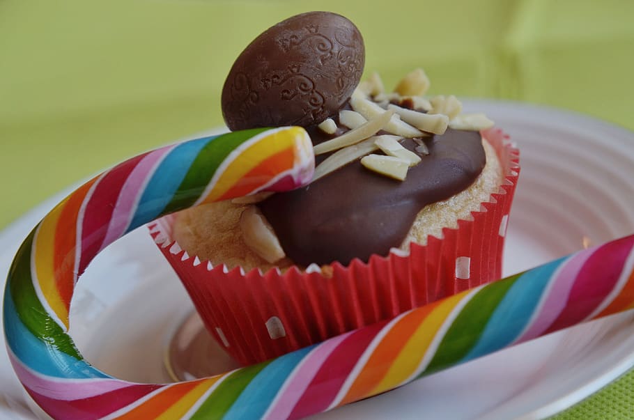 muffin, chocolate, almonds, sweetness, bun, cupcake, baking HD wallpaper