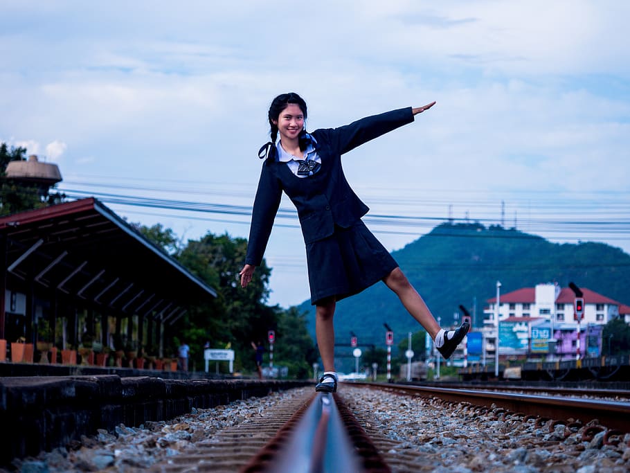 student, portal, university, monument, landmark, city, railroad track HD wallpaper