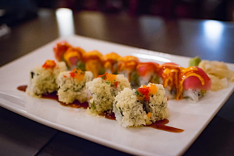 sushi, lunch, dinner, restaurant, city, aesthetically pleasing HD wallpaper