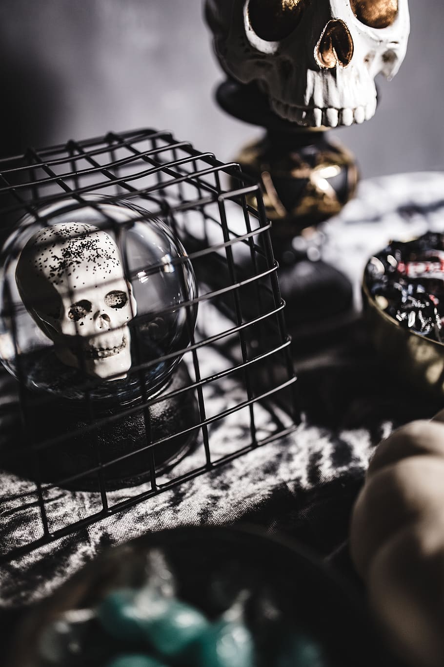 Halloween Decorations, moody, autumn, fall, spooky, boo, scary HD wallpaper
