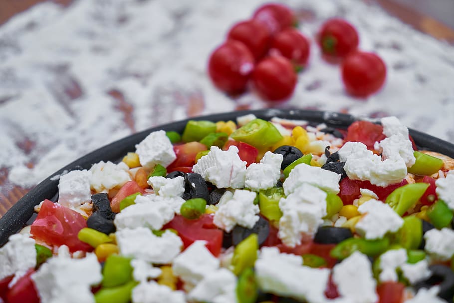 Selective Focus Photography of Vegetable Pizza, black olives HD wallpaper