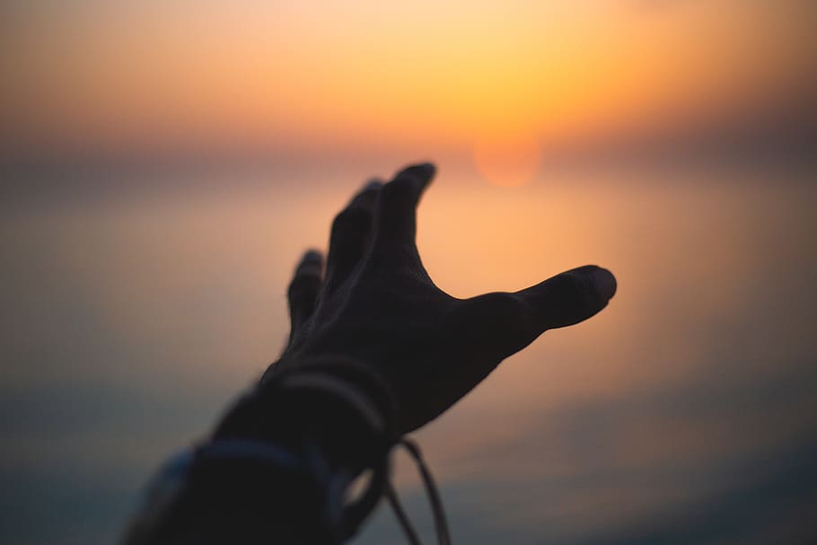ocean, sunset, orange, colors, hand, reach, sky, human body part HD wallpaper