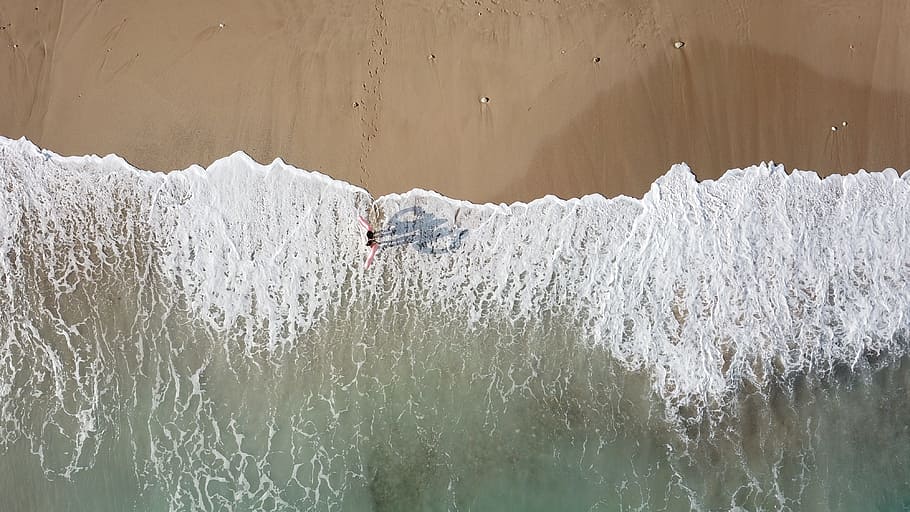 two person standing on seashore, ocean, beach, wave, sand, rock, HD wallpaper
