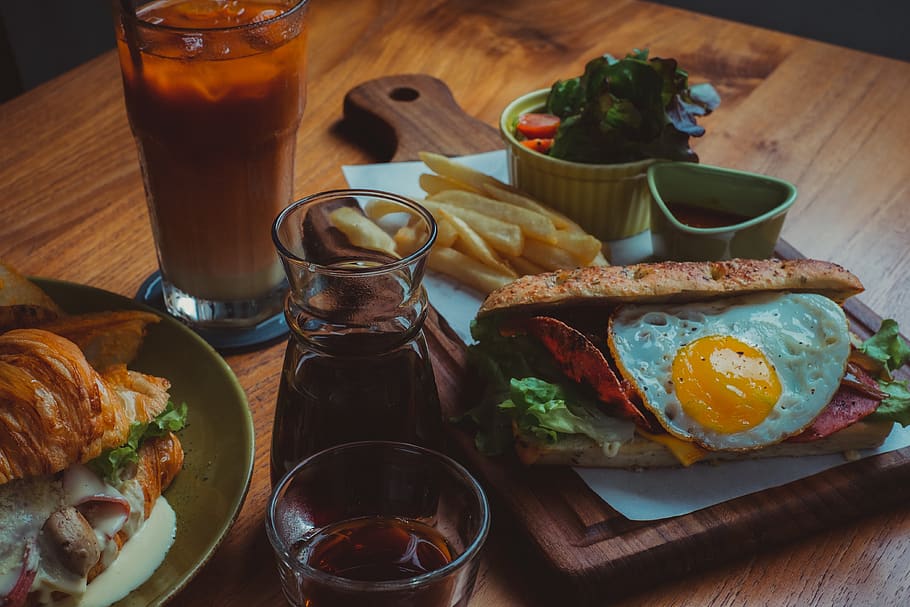 sunyy side-up egg, sausages, lettuce, bread, fried fries, with dip siding on wooden chopping board plate, HD wallpaper
