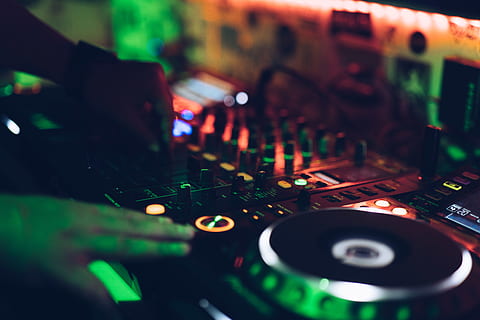 person using DJ mixer, technology, music, arts culture and entertainment HD wallpaper
