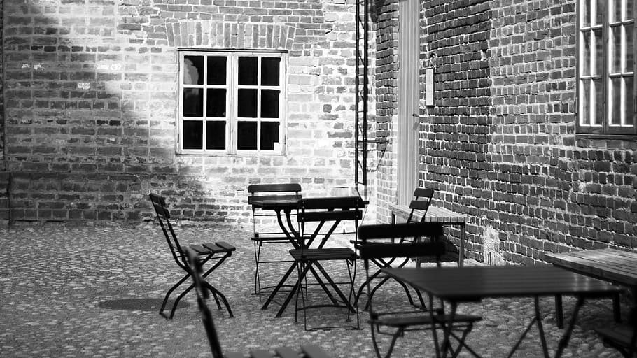 Grayscale Photo of 4-piece Dining Set Near Concrete Building, HD wallpaper