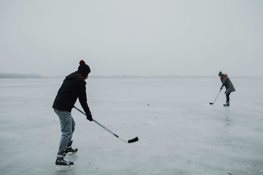 2 people playing hokey on ice, person, human, sports, skating, HD wallpaper