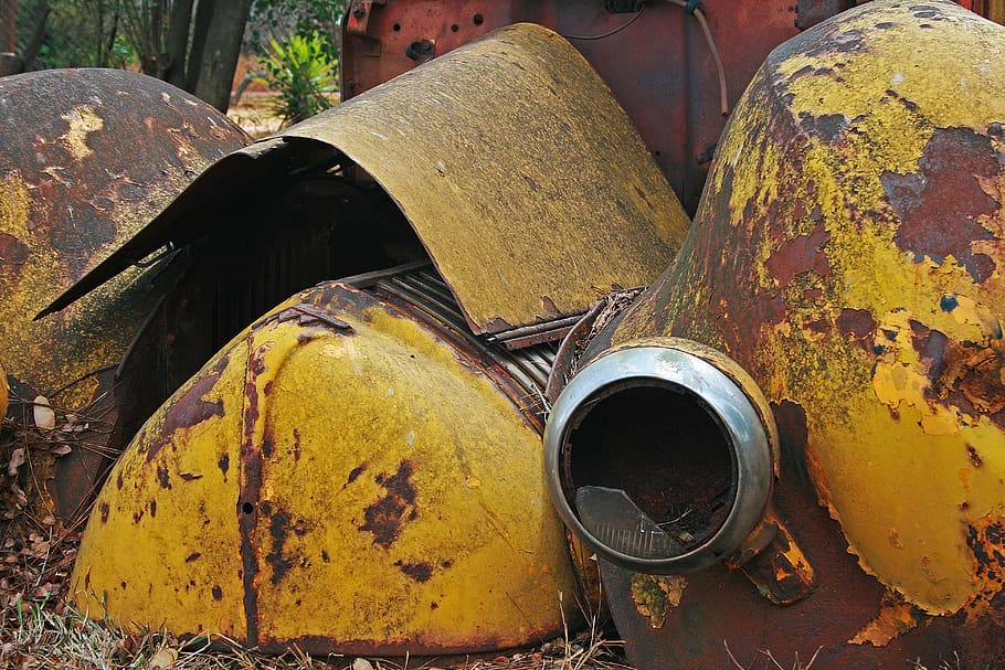 car wreck, old, rusty, vintage, abandoned, yellow, red, aged HD wallpaper