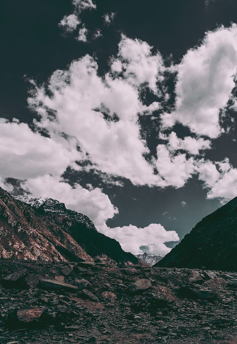 Mountain and Field Under White Skies, blue mountains, clouds HD wallpaper