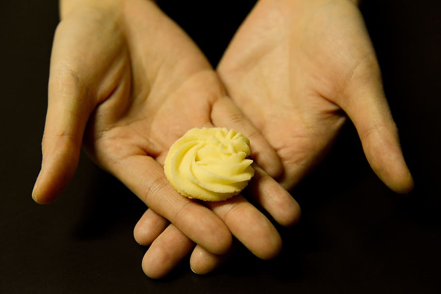 Close-up Photo of Cookie, baked, blur, delicious, fingers, focus HD wallpaper